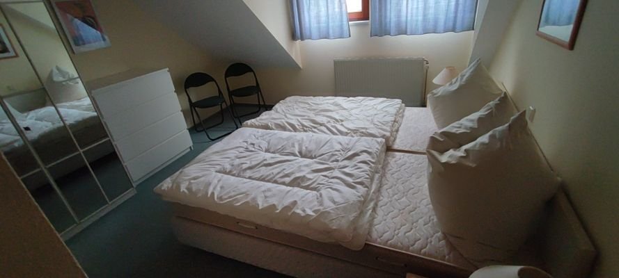 Schlafzimmer oben links