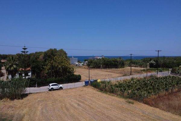 Kreta, Tavronitis: Ausgezeichnetes Grundstück in Meeresnähe zum Verkauf