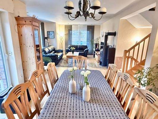 Essbereich und Wohnzimmer