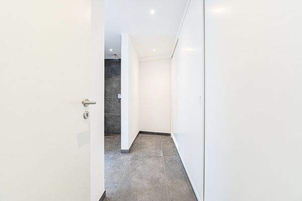 Garderobe & Badezimmer