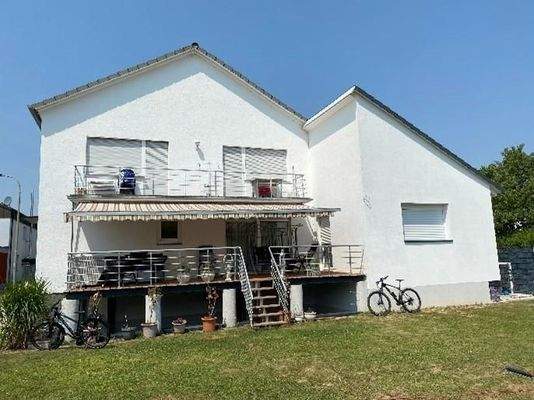 6 beide Balkone + Terrasse Rückseite