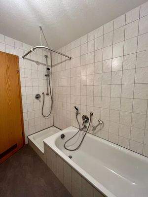 Badezimmer mit Badewanne