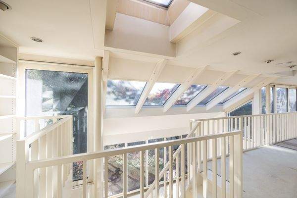 Empore mit Ausblick in den Garten