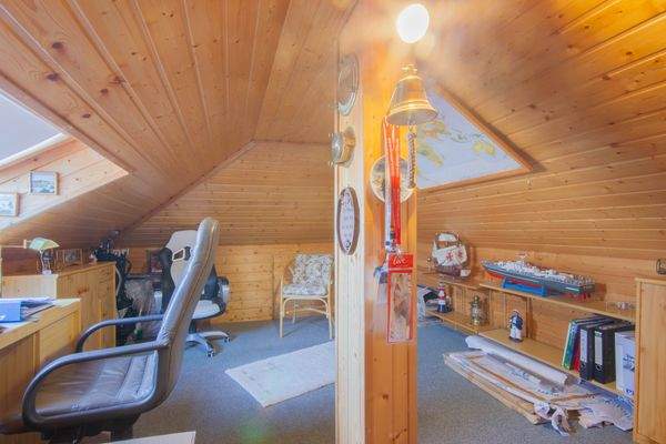 Arbeitszimmer im Dachgeschoss des Wohnhauses