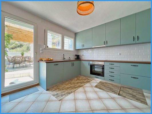 18e0417d24f34bbcbc05243e847f8b6e-original