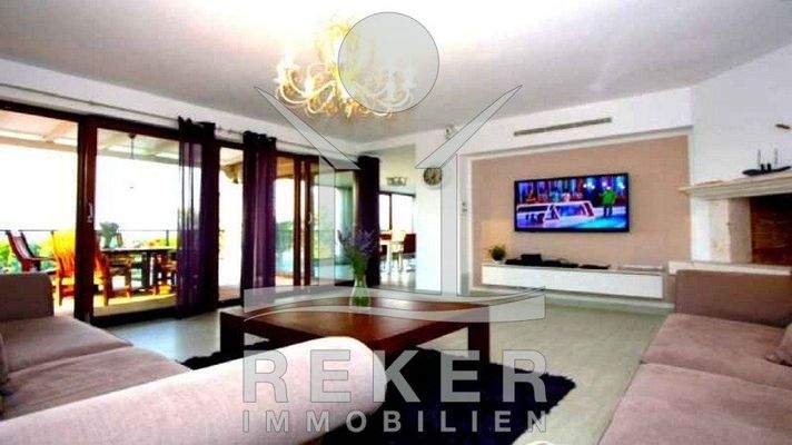 Alle Räume der Villa sind großzügig geplant und angelegt  -der Wohnbereich hat große Fensterflächen-