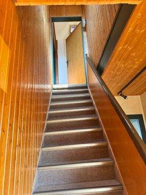 Treppe ins Obergeschoss