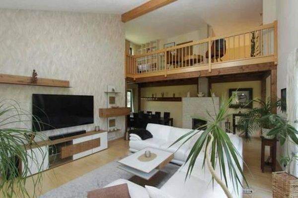 Wohnzimmer mit Galerie