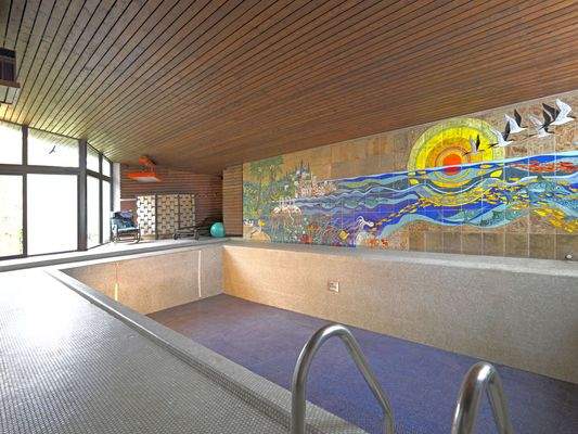 Eindrucksvolle Schwimmhalle