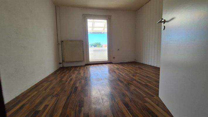 E-U-Kinderzimmer-Balkon.Hofseite (Groß)