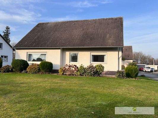 Vorderansicht mit Garten