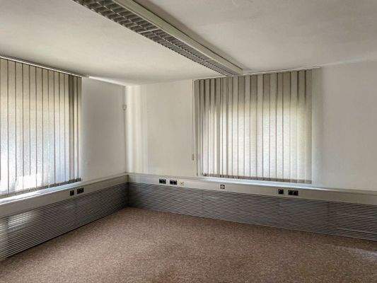 Büro im Flachbau auf West (3)