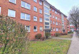 Gebäudeansicht mit Eingangsbereich