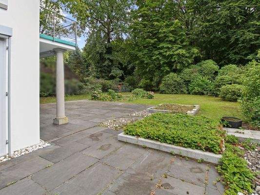 Rechter Terrassenbereich