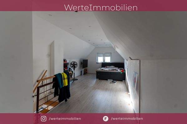 1. OG - Schlafzimmer -2