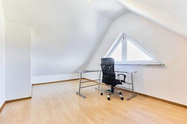 Schlaf-, Gäste,- Arbeitszimmer DG