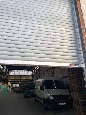 3 neue Sektionaltore in der Halle