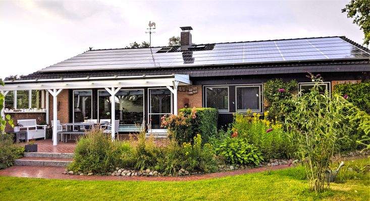 Hausansicht v. Garten.jpg