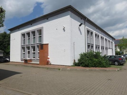 Blick auf die Schwimmhalle