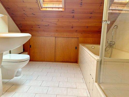 mit "eigenem" Badezimmer.