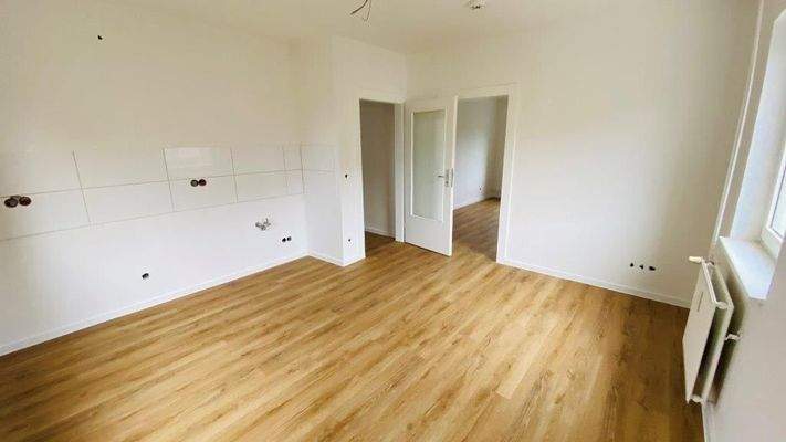 Wohnküche mit weißem Fliesenspiegeljpg