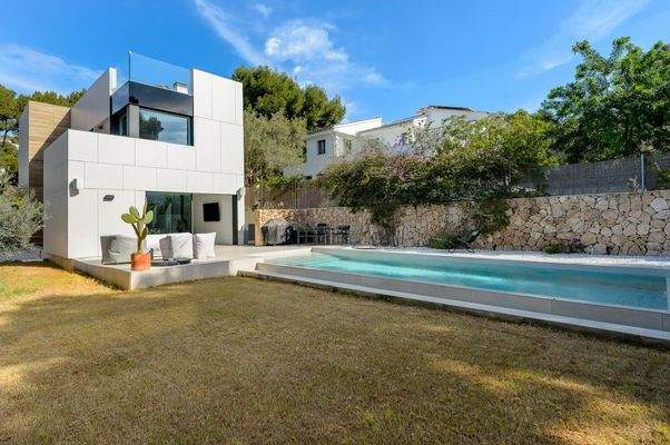 Pool in villa in Bendinat