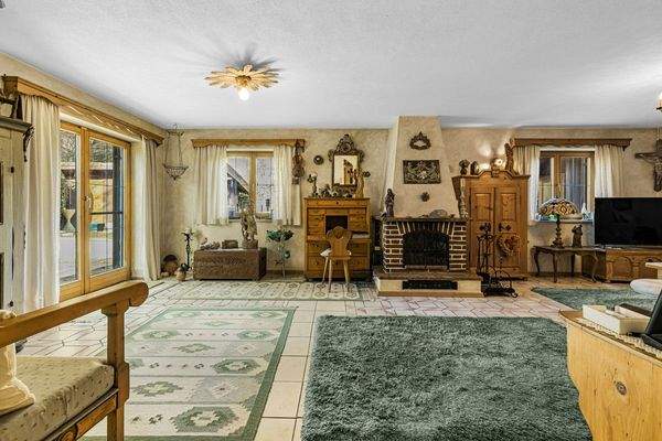 offener Kamin im Wohnzimmer