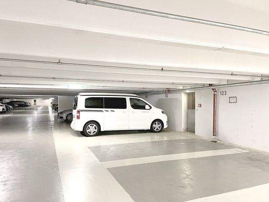 Große sanierte Tiefgarage auch für Busse