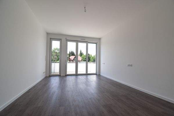 11 Schlafzimmer mit Balkon.JPG