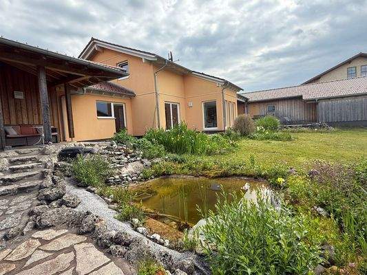 Weiher als grüne Oase