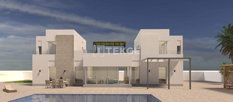 Detached Villa with Pool Near the Beach in Torrevieja Alicante