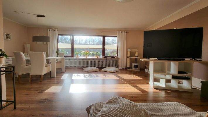 Lichtdurchflutetes  Wohnzimmer.jpg