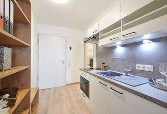 Eingangsbereich mit Küche