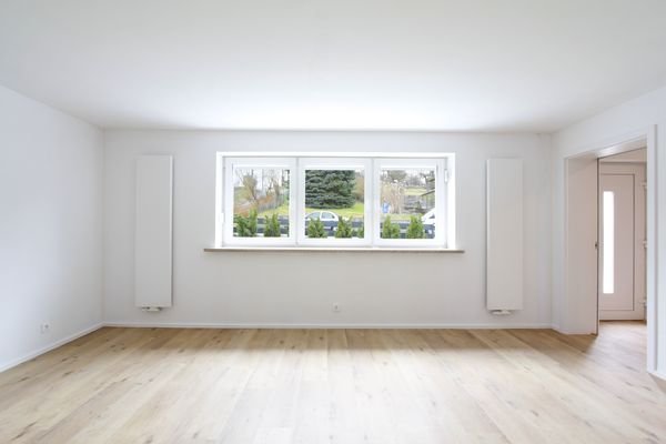 ...rechts ins Wohnzimmer im EG...
