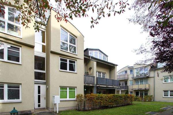 Hauseingang zu Keller und Tiefgarage