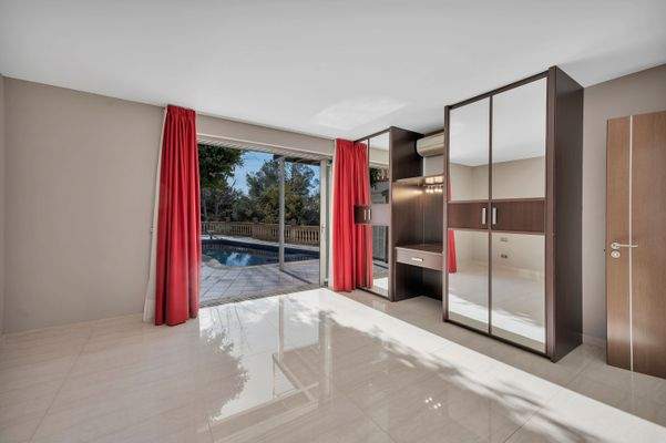 2nd Master bedroom in villa in Costa d'en Blanes 3