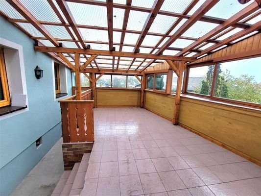 Überdachte Terrasse mit ca. 30m²