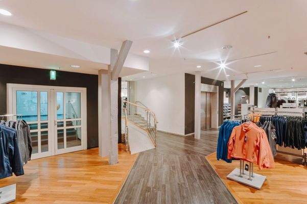 2. OG (Durchgang zum Warenhaus wird geschlossen)