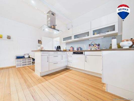 REMAX Immobilien DeLux Einfamilienhaus Küche Schiffweiler Mark Borowicz