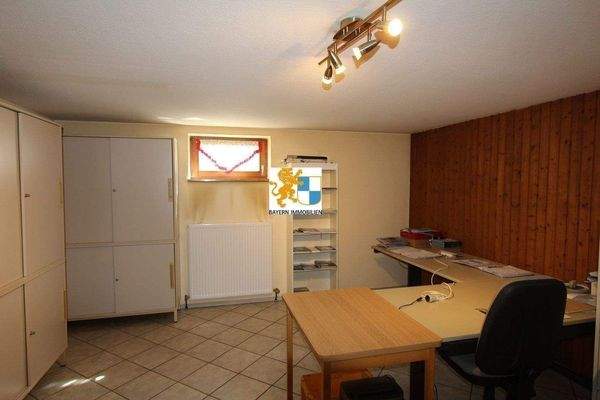 Untergeschoss-Büro