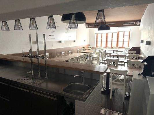 Gastraum mit Schank.jpg