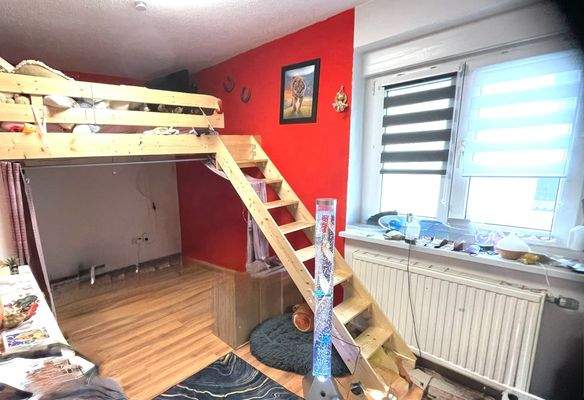 Geräumiges Kinder-/Arbeits-/Gästezimmer