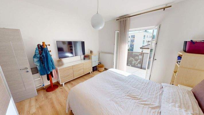 Meran-Merano-Dreizimmerwohnung-trilocale-Balkon-balcone-Keller-cantina-zentral-saniert-ristrutturato-Bonus 110-Böden-pavimenti-Fenster-finestre