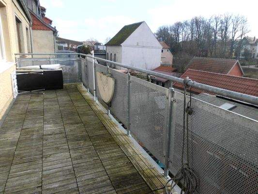 großer Balkon zur Südseite