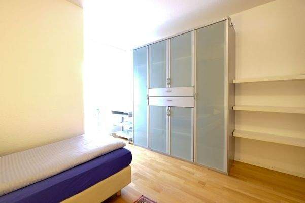 103 Schlafzimmer Schrank (1 von 1)