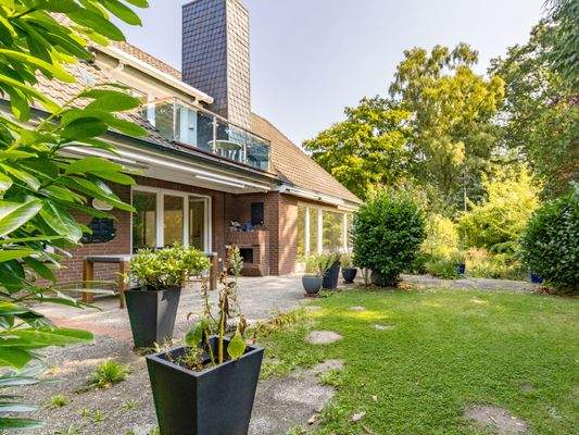 Garten mit Blick zum Haus