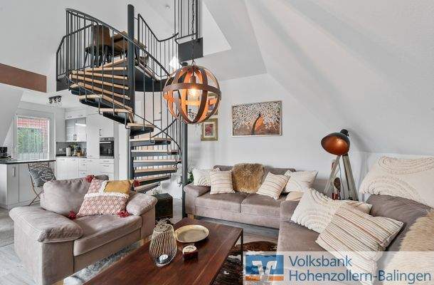 Wohnbereich und Wendeltreppe
