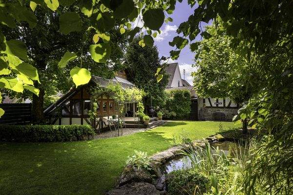 Wundervoller Garten mit Teich