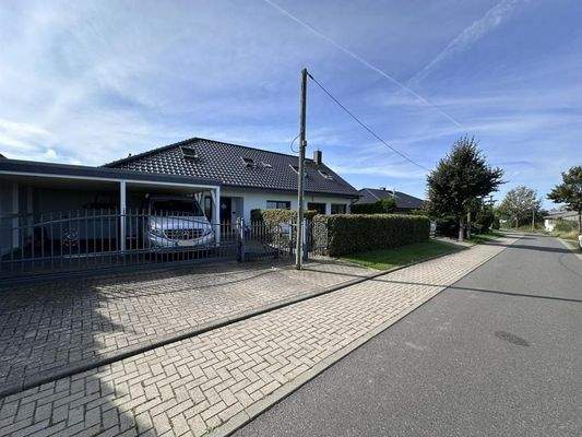 Anliegerstraße in Richtung Westen