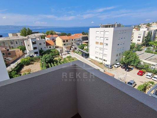 Geräumige Raumaufteilung mit Meerblick & Klimaanlage